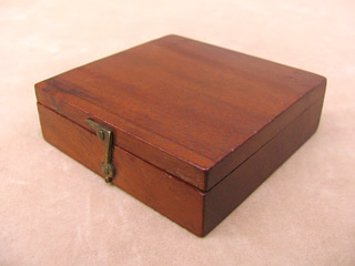 Top view of compass with lid closed